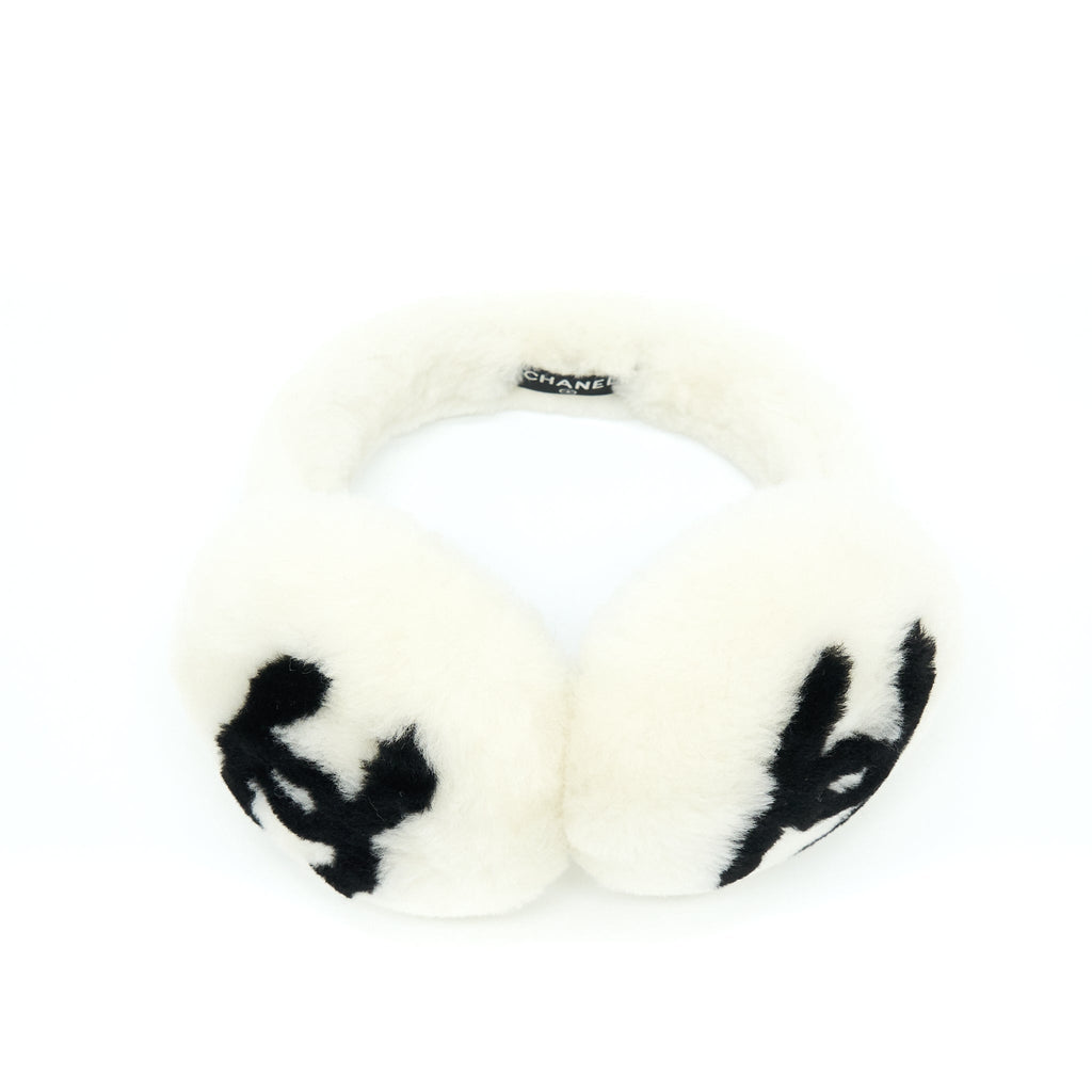 chanel-22p-shearling-cc-logo-earmuffs-white-black