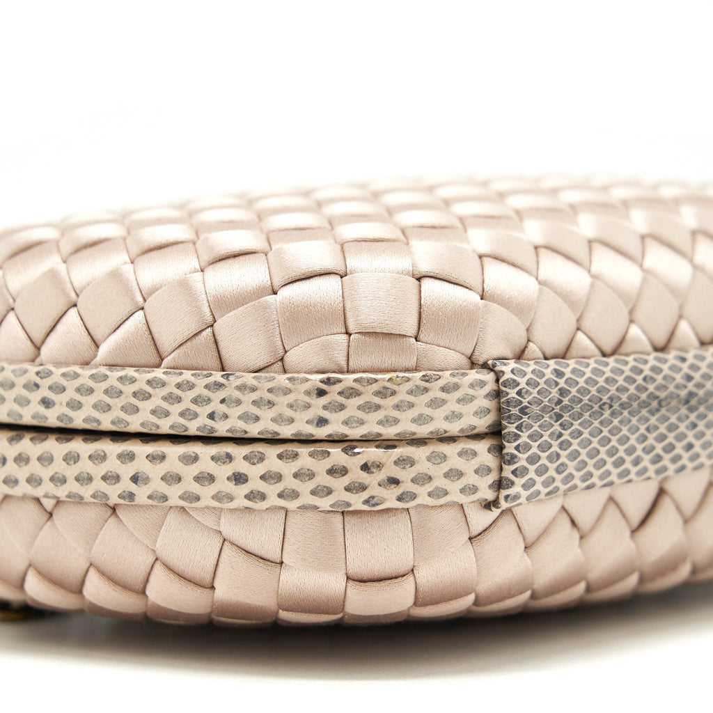 bottega-veneta-stretch-knot-clutch-beige-light-brown