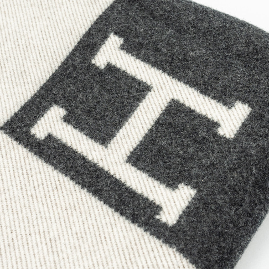 hermes-avalon-throw-blanket-ecru-gris-fonce-3