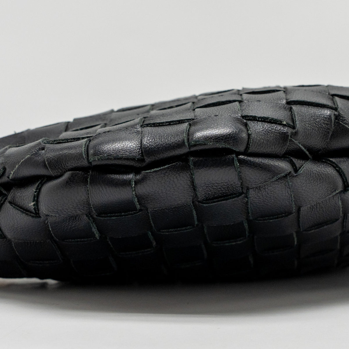 bottega-veneta-mini-turn-pouch-lambskin-black-ghw