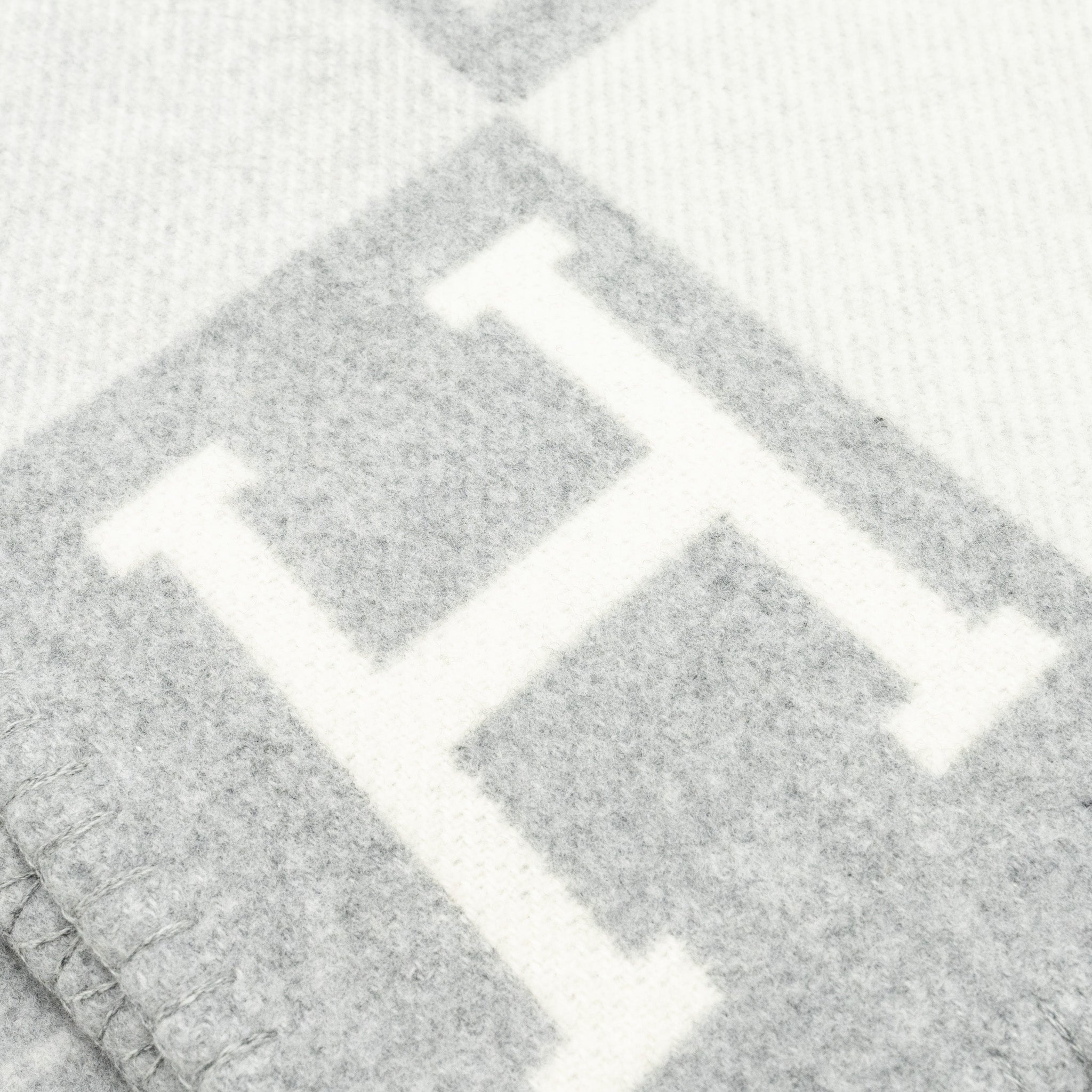hermes-avalon-throw-blanket-gris-clair-6