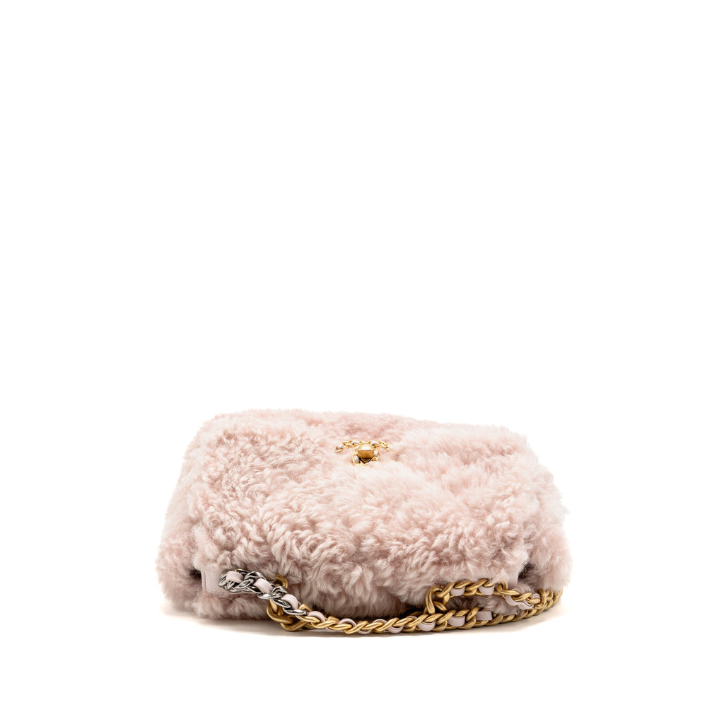 chanel-medium-19-bag-shearling-light-pink-multicolour-hardware