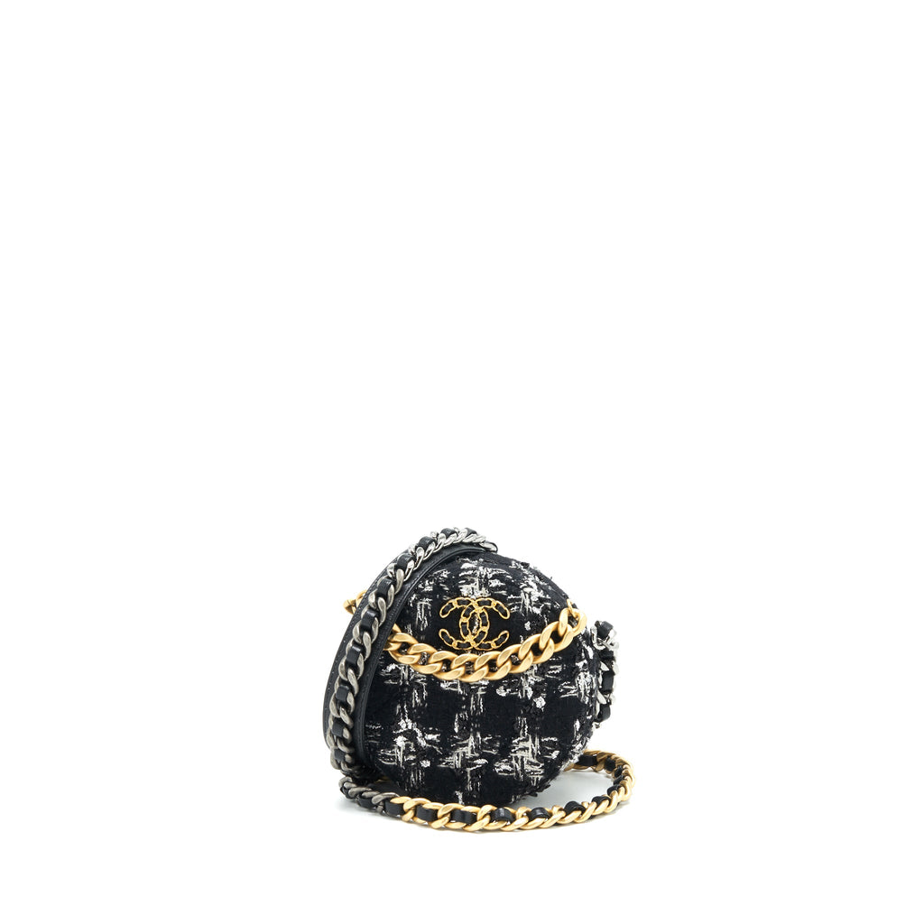 chanel-tweed-19-round-clutch-with-chain