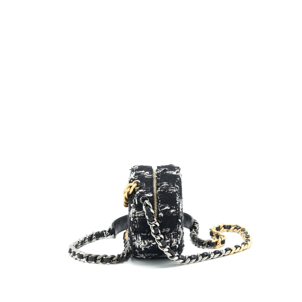 chanel-tweed-19-round-clutch-with-chain