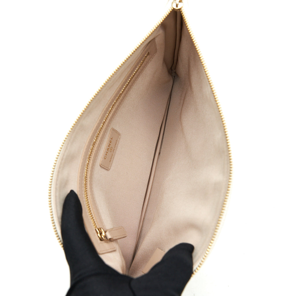 chanel-seasonal-zippy-pouch-caviar-white-ghw