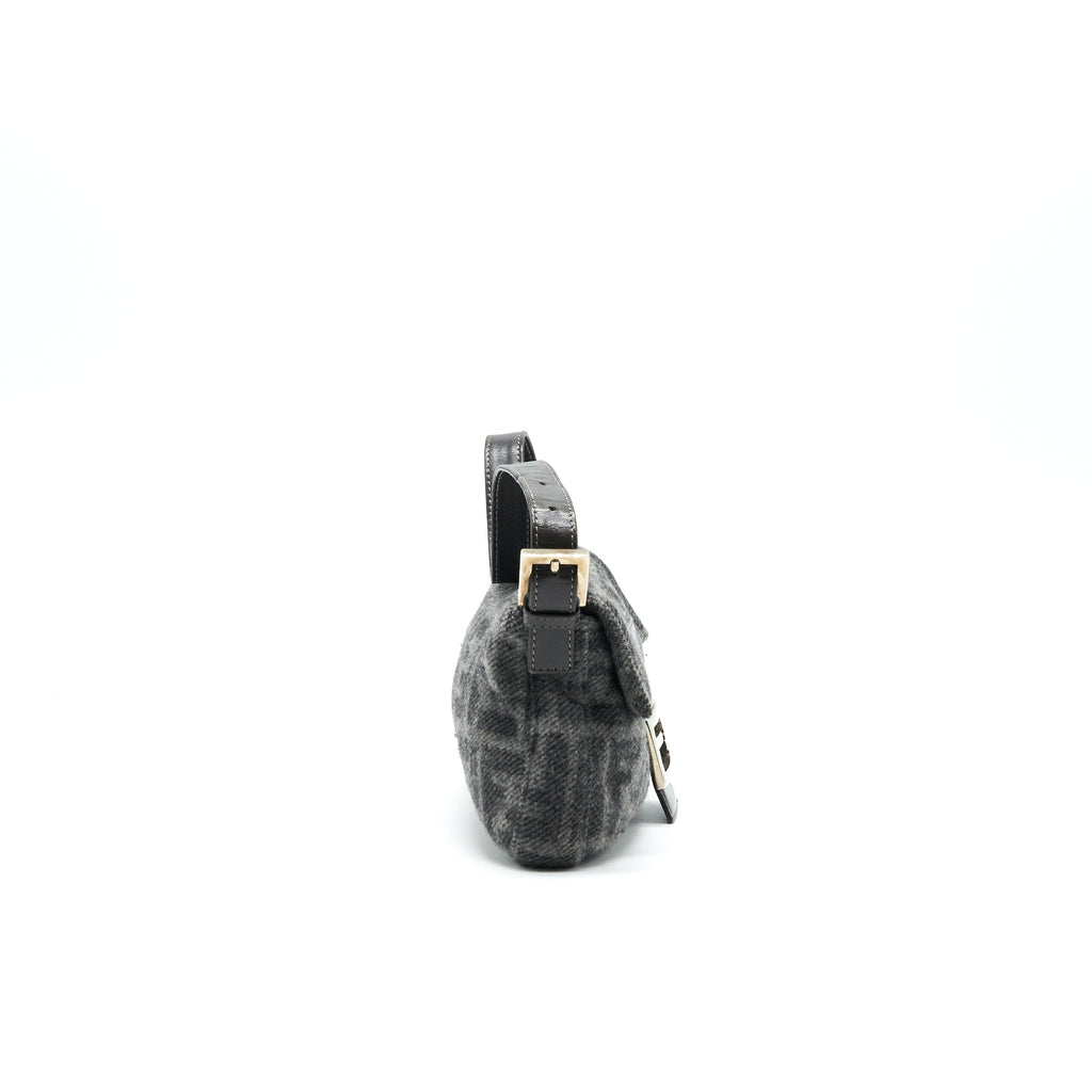 fendi-baguette-in-tweed-grey