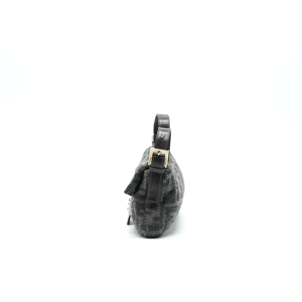 fendi-baguette-in-tweed-grey