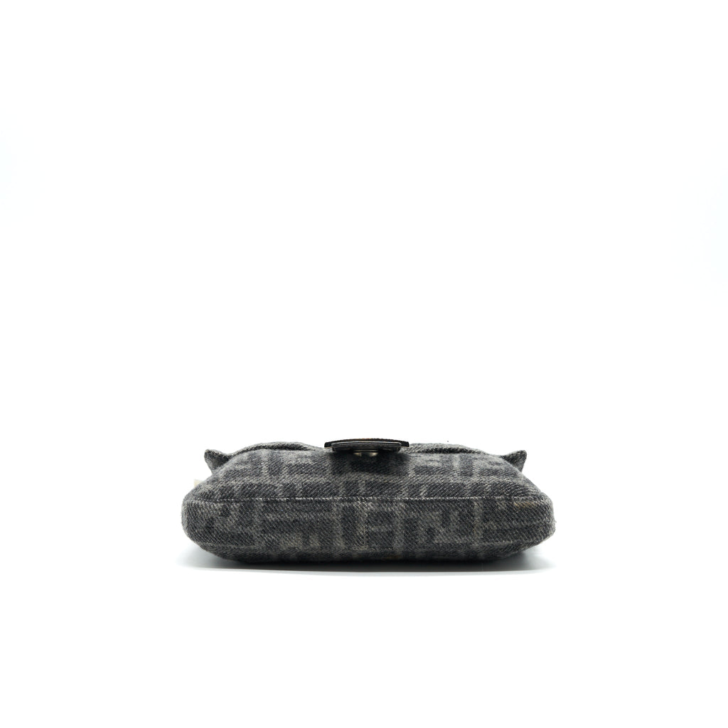 fendi-baguette-in-tweed-grey