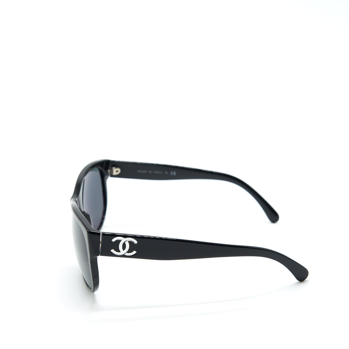 chanel-sunglasses-with-cc-logo