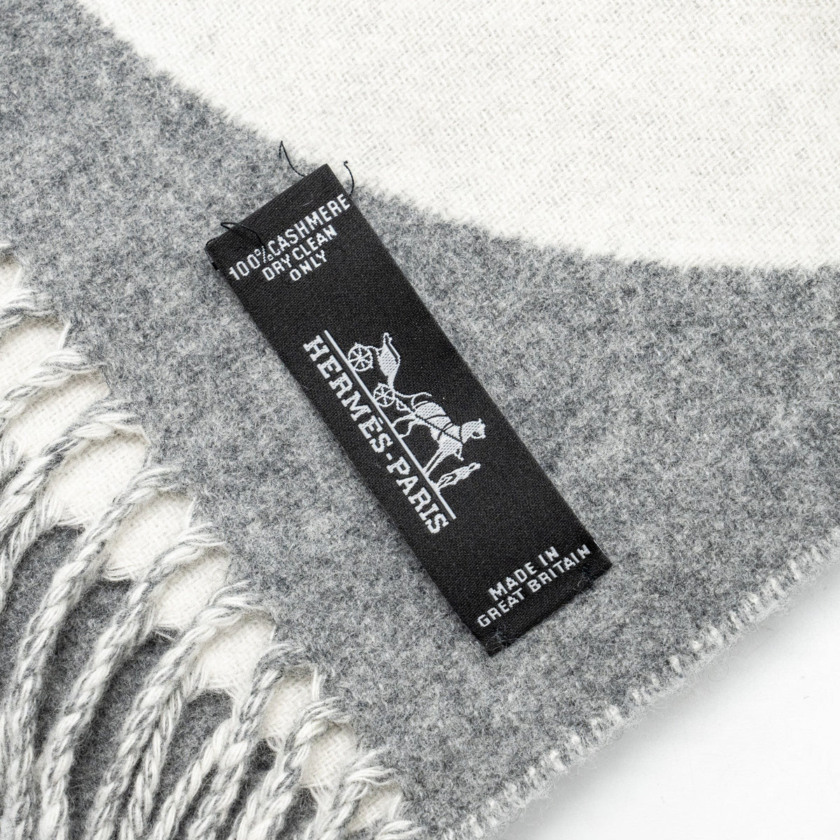 hermes-casaque-charms-muffler-cashmere-gris-clair-ivory