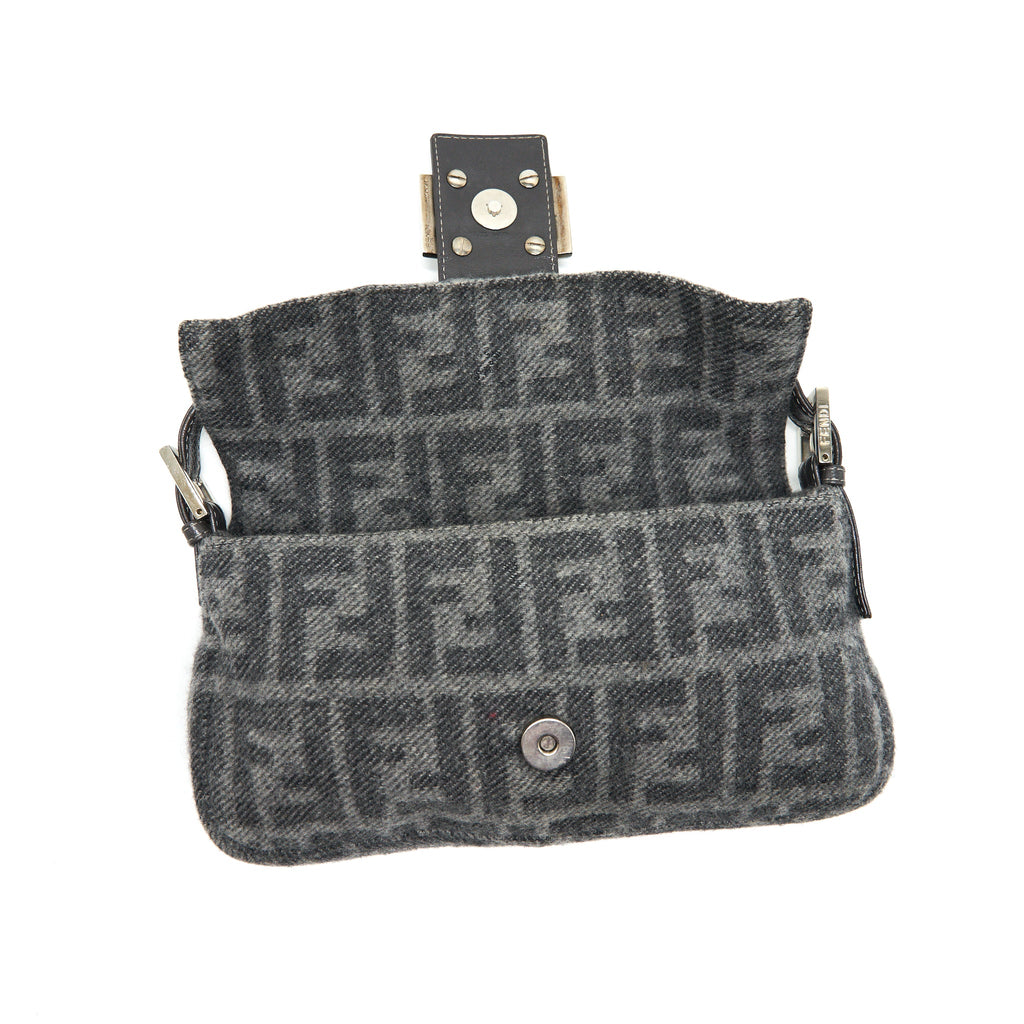 fendi-baguette-in-tweed-grey