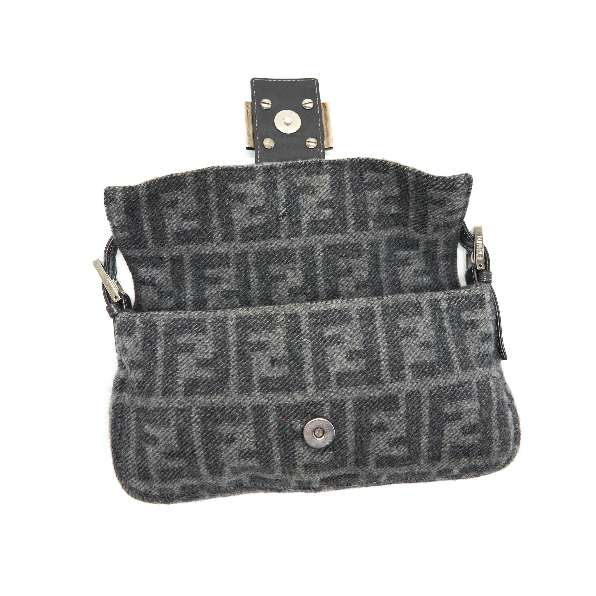 fendi-baguette-in-tweed-grey