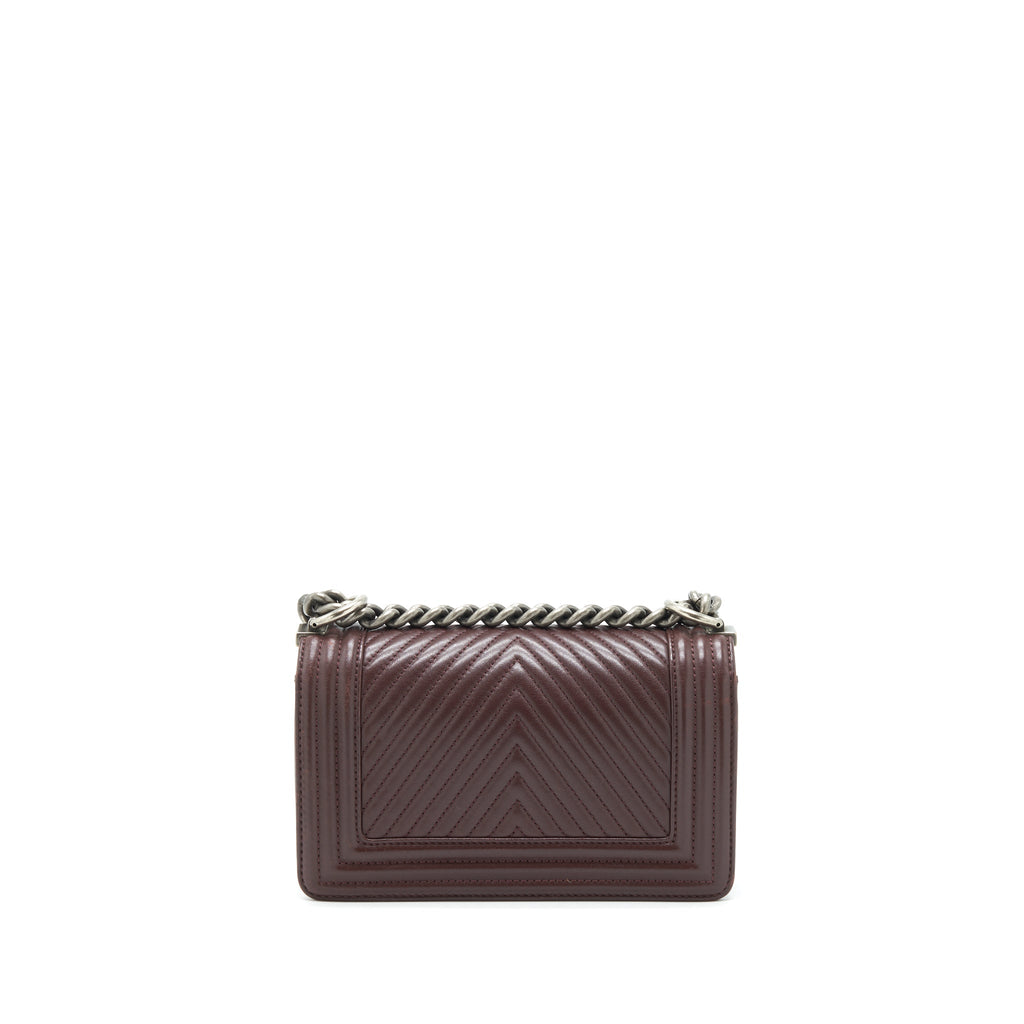 chanel-chevron-small-boy-bag-lambskin-burgundy-ruthenium-hardware
