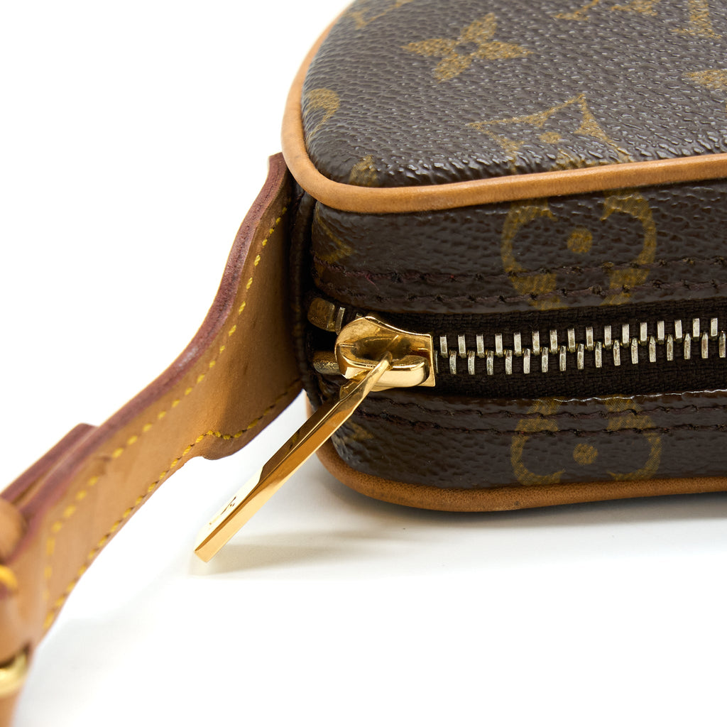 louis-vuitton-croissant-bag-monogram-canvas-ghw