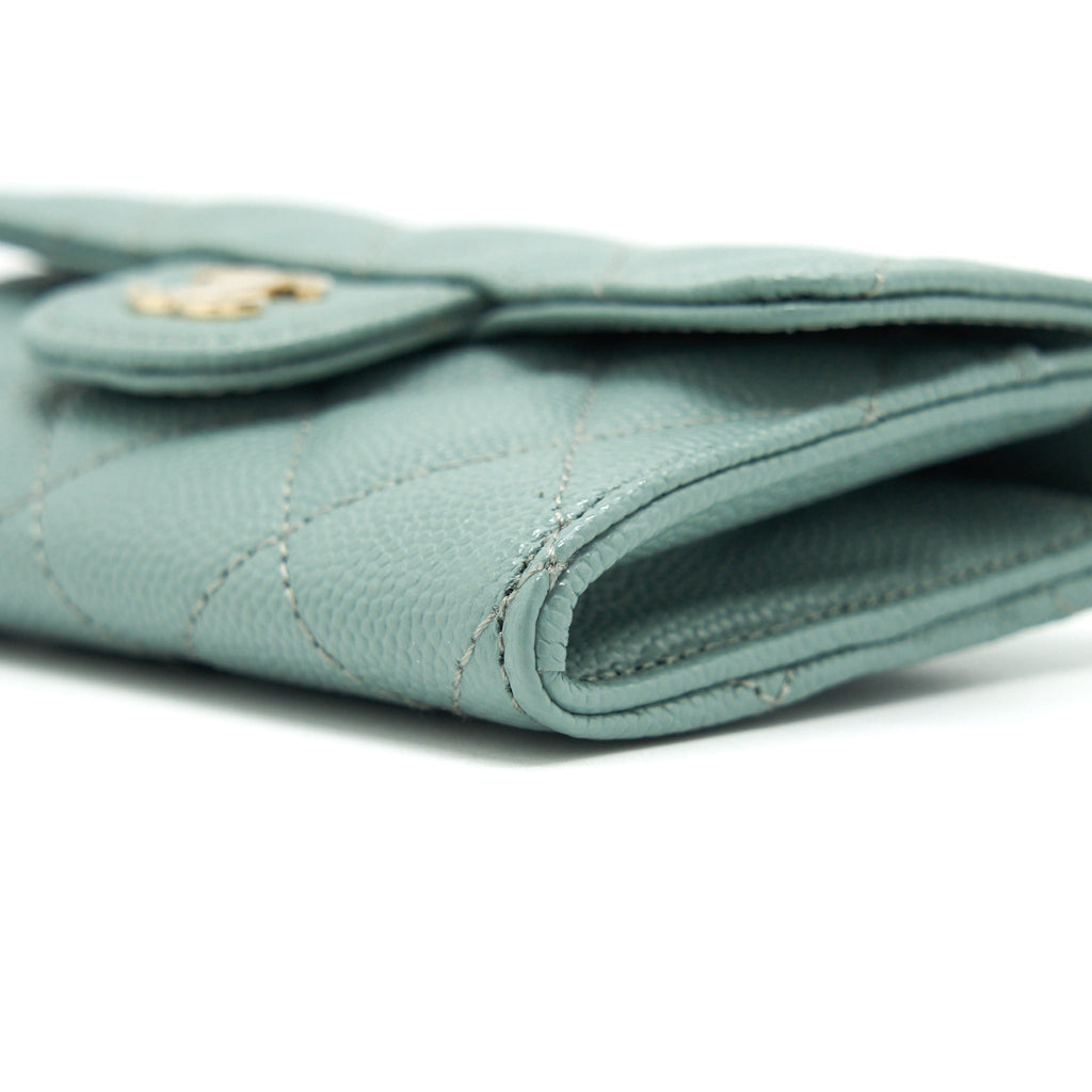 chanel-22c-flap-card-holder-caviar-ng124-green-lghw