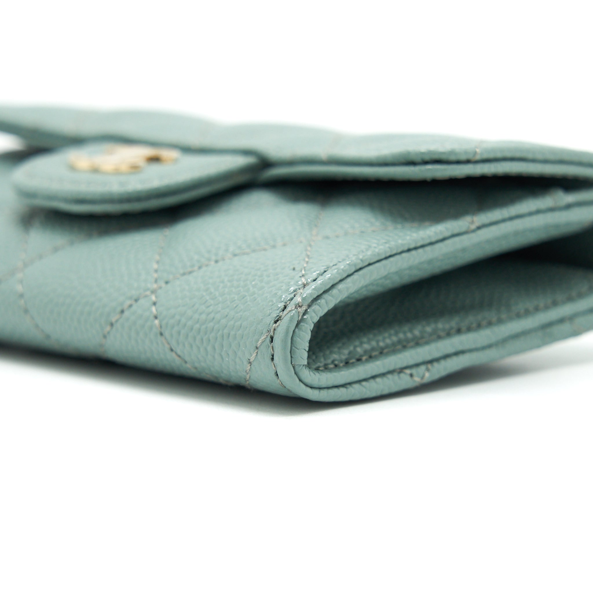 chanel-22c-flap-card-holder-caviar-ng124-green-lghw