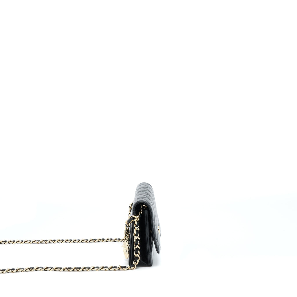 chanel-coco-charm-wallet-on-chain-lambskin-black-lghw
