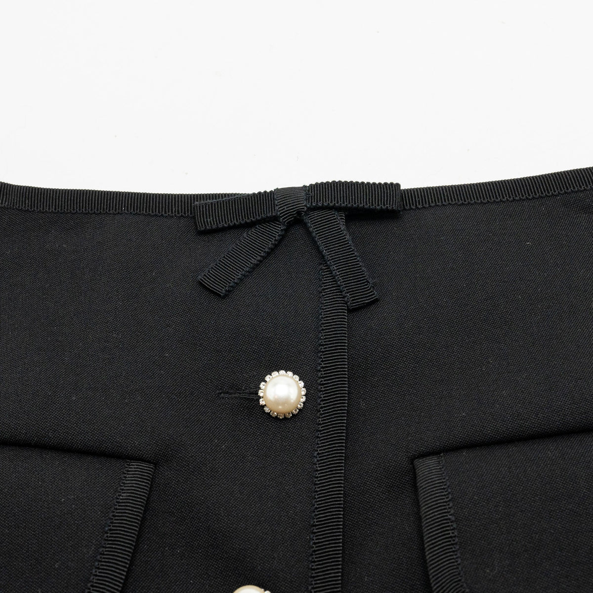 miu-miu-size-36-mini-skirt-with-pearl-button-virgin-wool-black