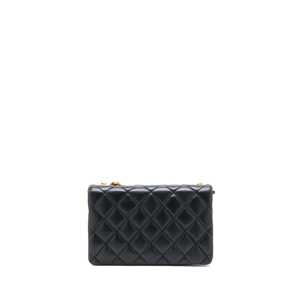chanel-22k-gold-pillar-adjustment-chain-flap-bag-lambskin-black-ghw-microchip