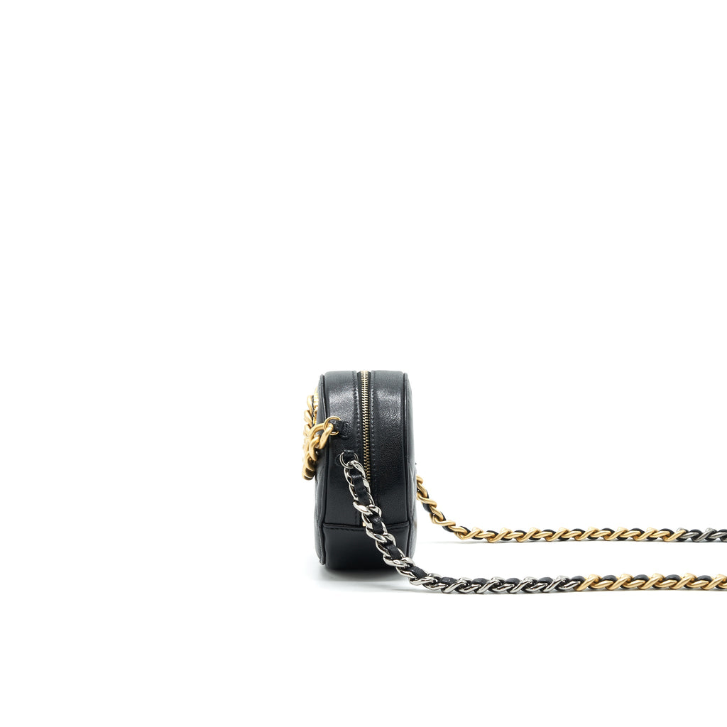 chanel-19-clutch-with-chain-1