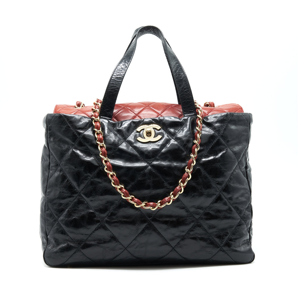 chanel-calfskin-tote-bag-with-chain-black-and-red-ghw