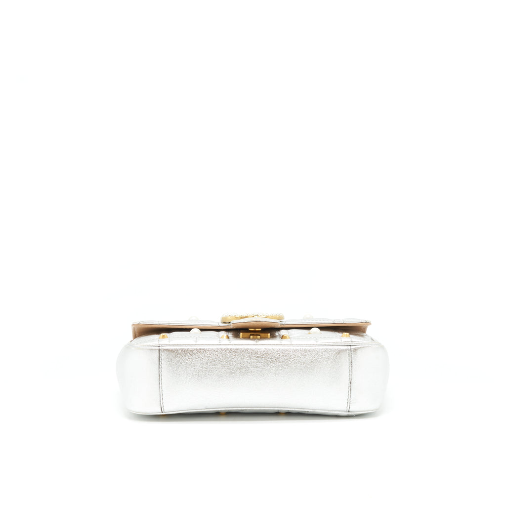gucci-mini-gg-marmont-flap-bag-limiited-edition-silver-with-pearl-gold-hardware