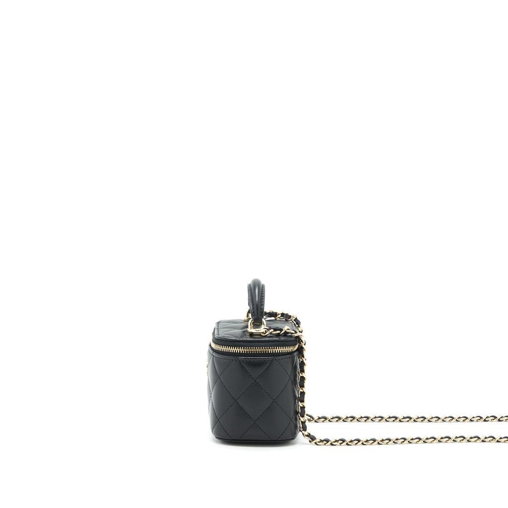 chanel-21p-top-handle-mini-vanity-with-chain-with-mirror-inside-lambskin-black-lghw