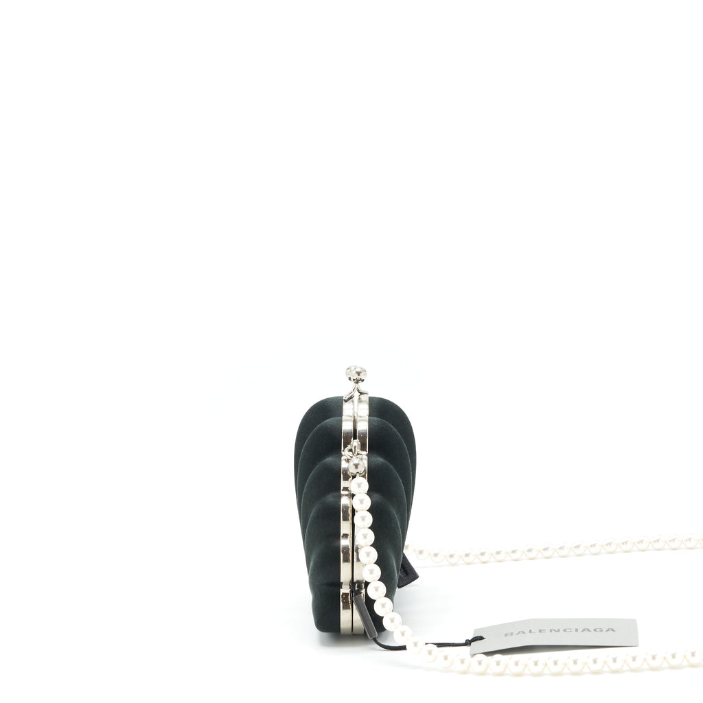 balenciaga-beds-shell-clutch-black