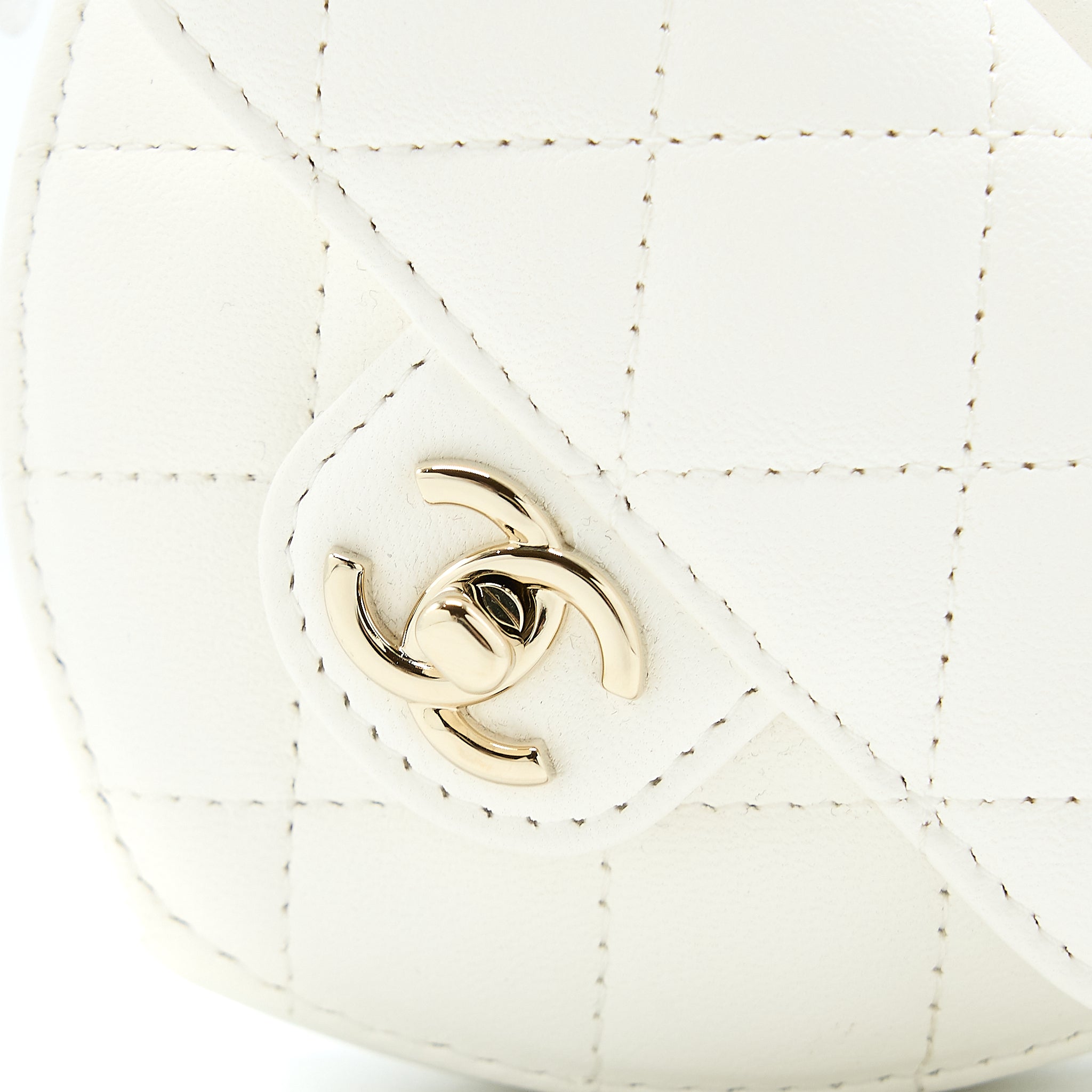 chanel-22s-heart-belt-bag-lambskin-white-lghw