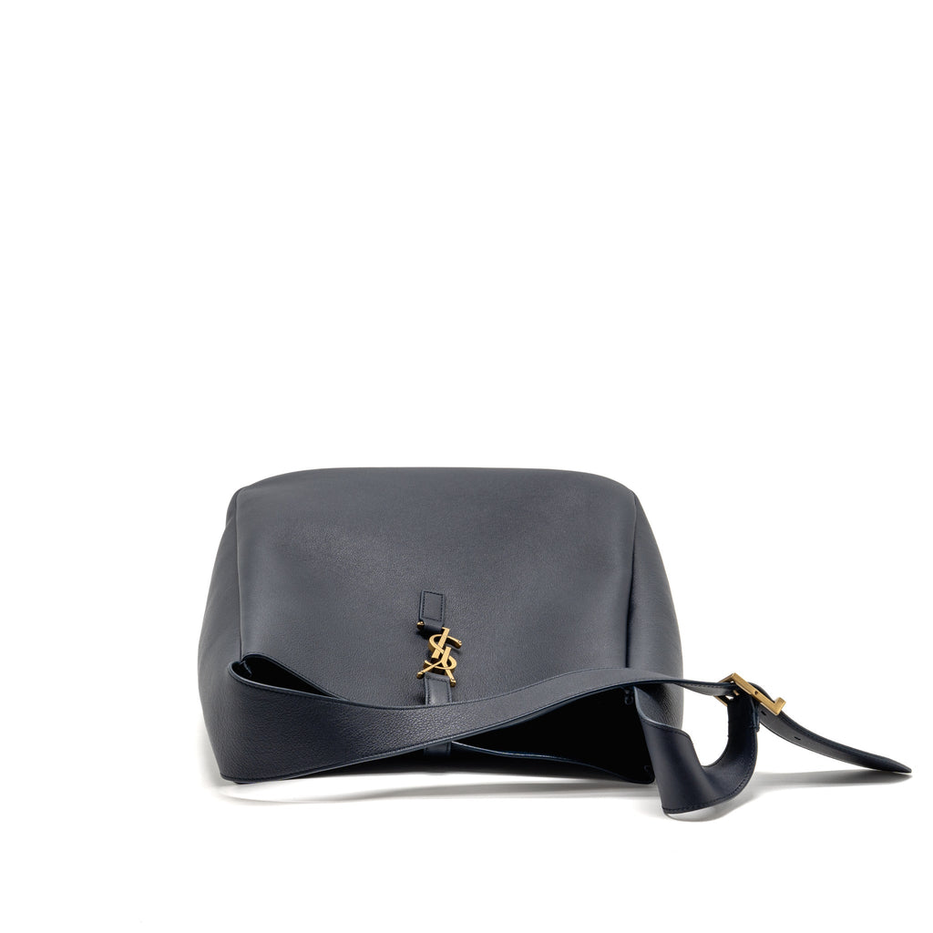 saint-laurent-ysl-le-5-a-7-supple-large-bag-grained-calfskin-bleu-abysse-ghw