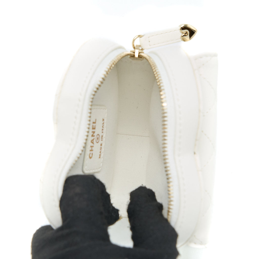 chanel-22s-heart-belt-bag-lambskin-white-lghw