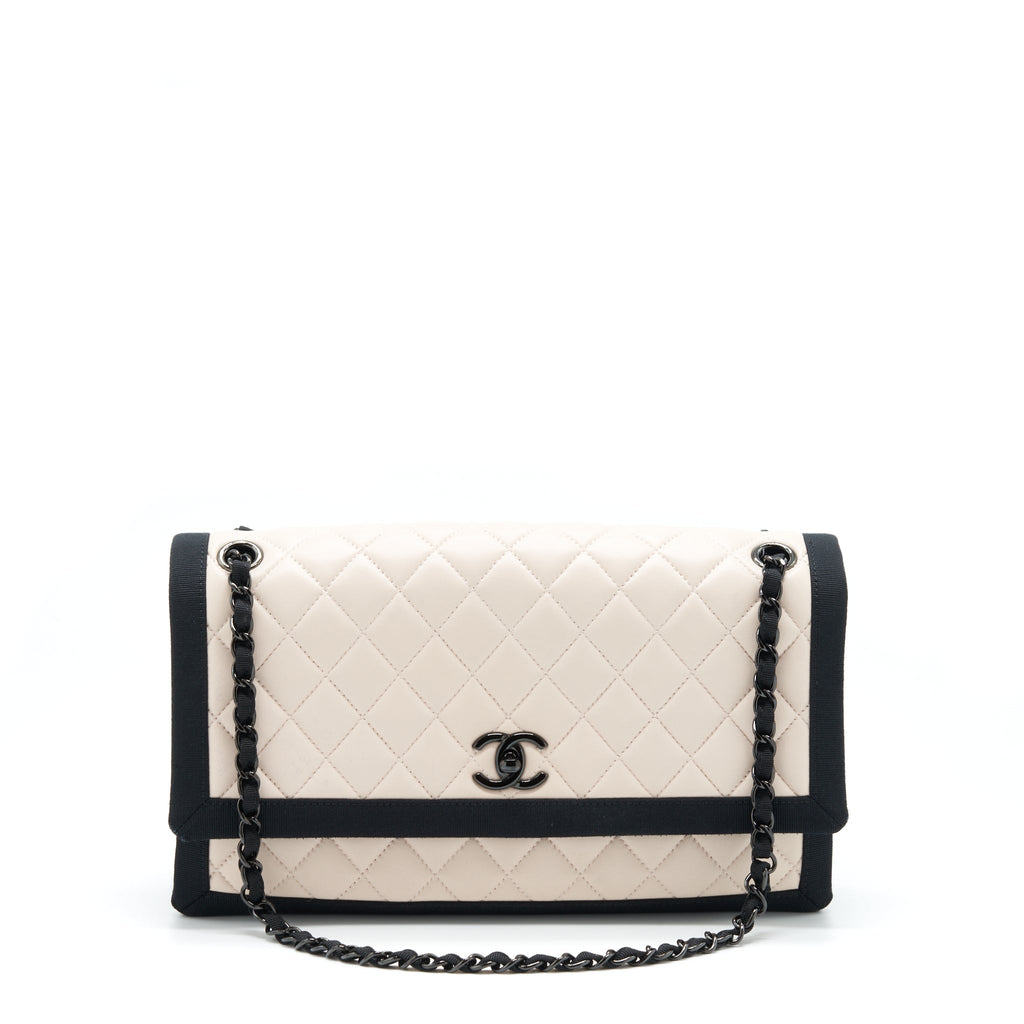 chanel-seasonal-flap-bag-lambskin-light-beige-black-hardware