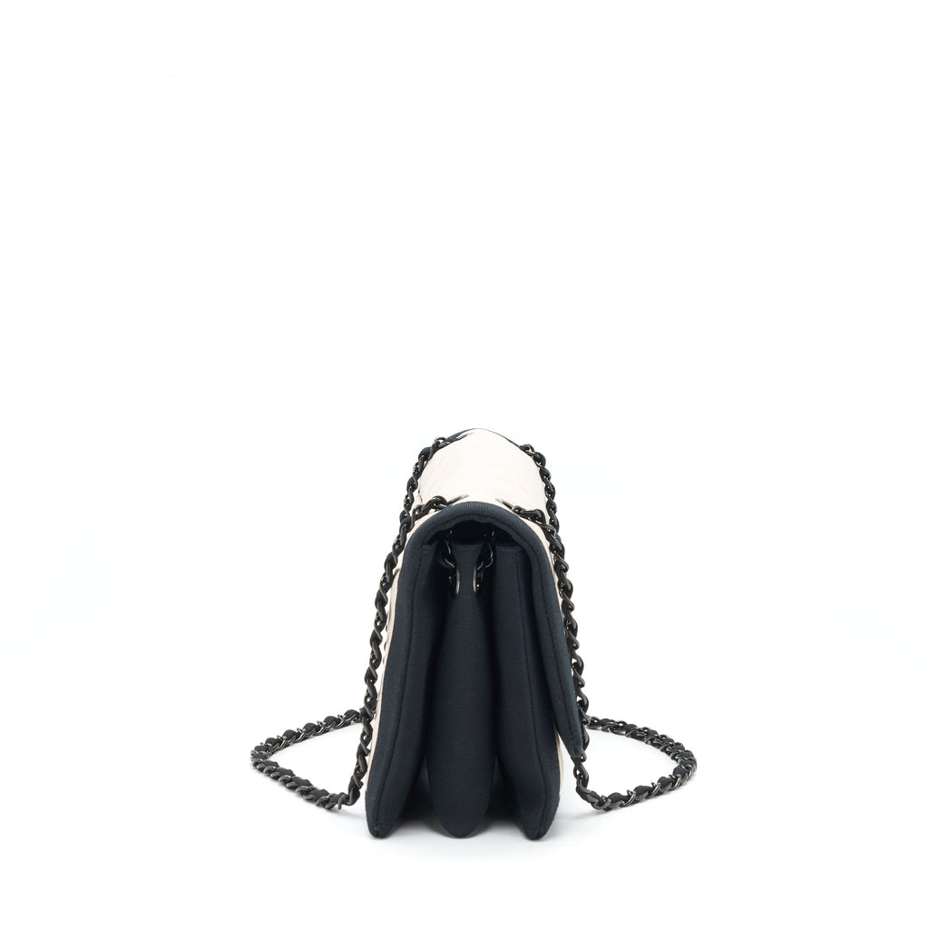 chanel-seasonal-flap-bag-lambskin-light-beige-black-hardware