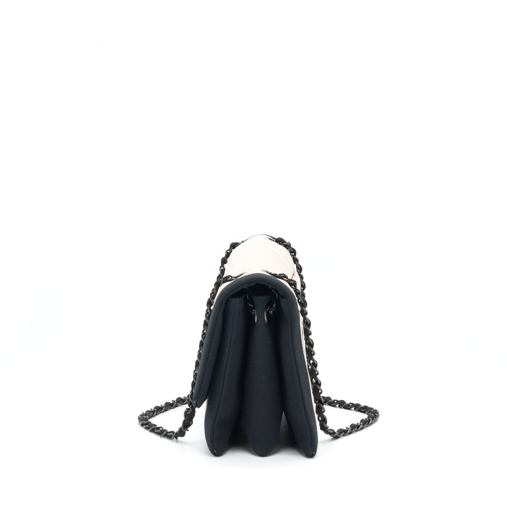 chanel-seasonal-flap-bag-lambskin-light-beige-black-hardware