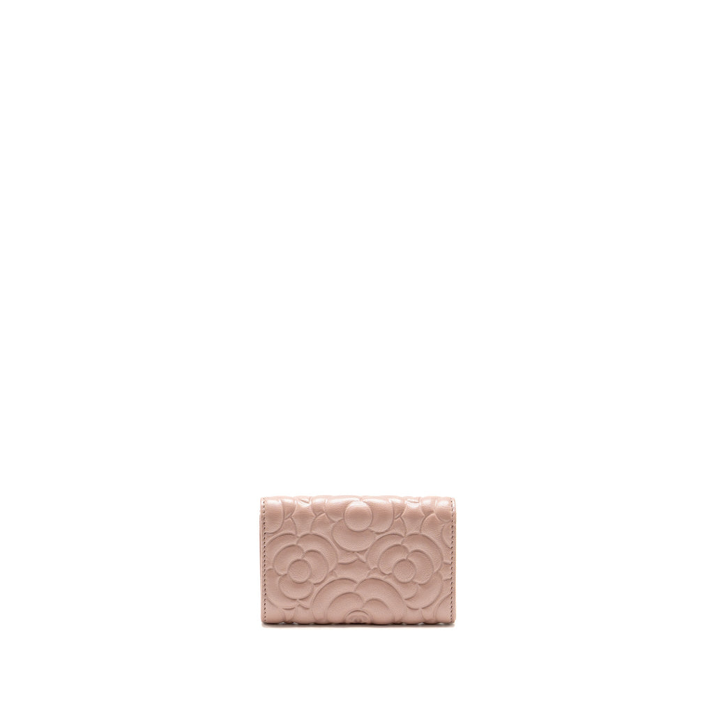 chanel-flap-card-holder-camellia-embossed-calfskin-pink-shw