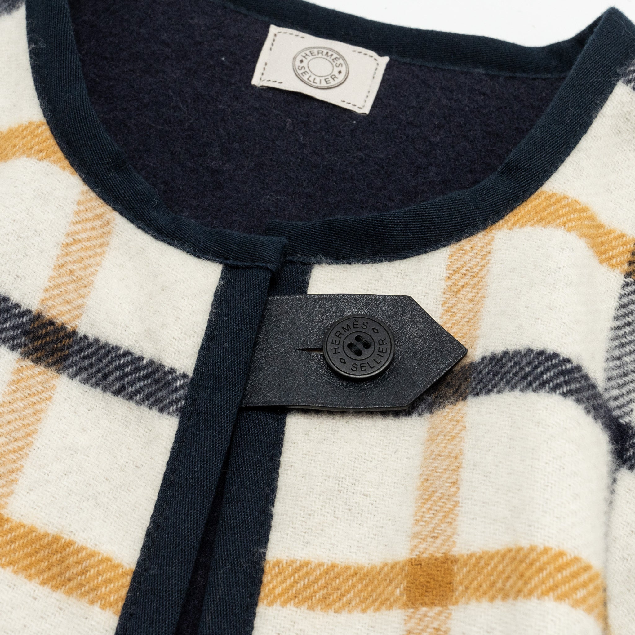 hermes-plain-cape-merinos-wool-cashmere-navy-beige-multicolour