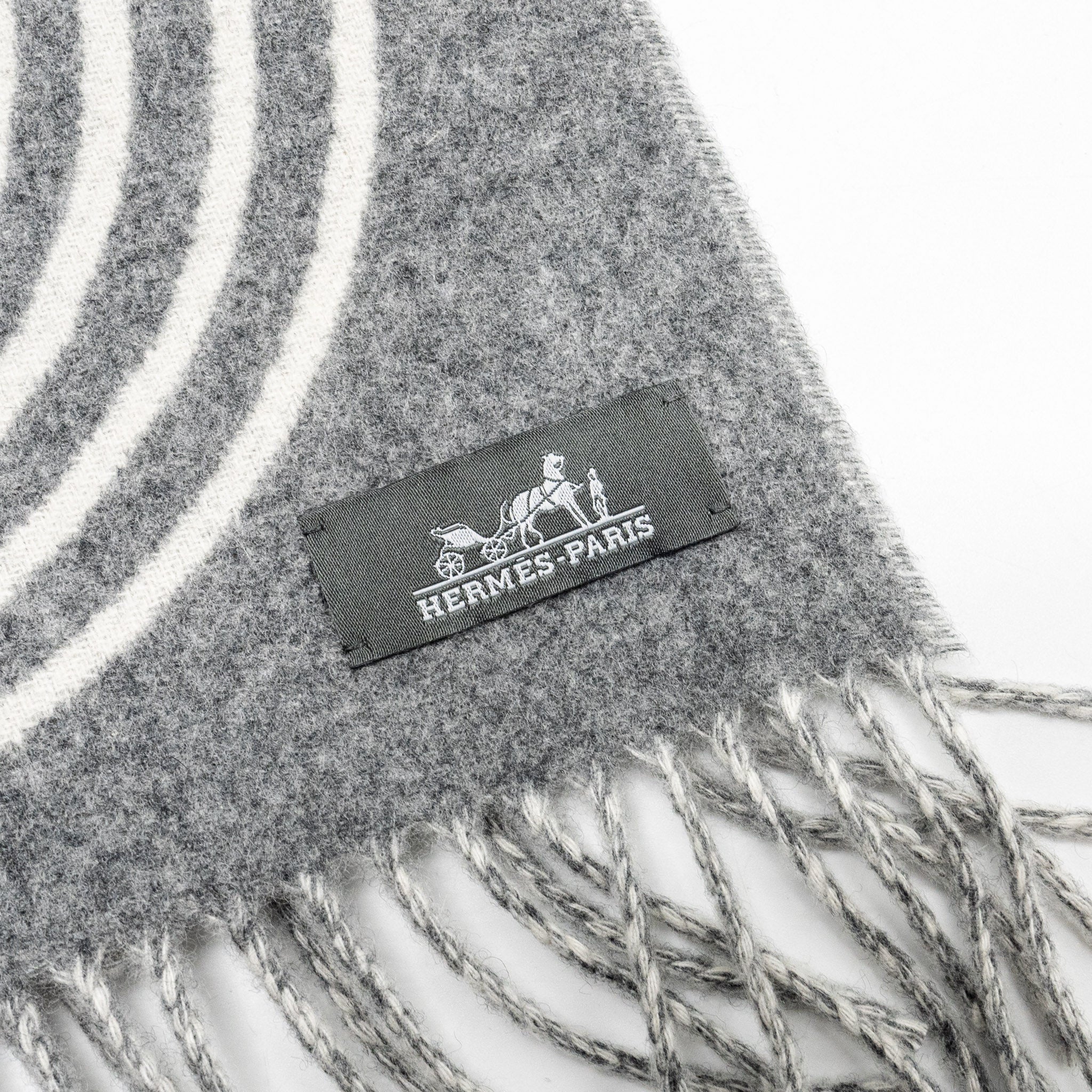 hermes-casaque-vague-muffler-scarf-cashmere-gris-flanelle-ivoire