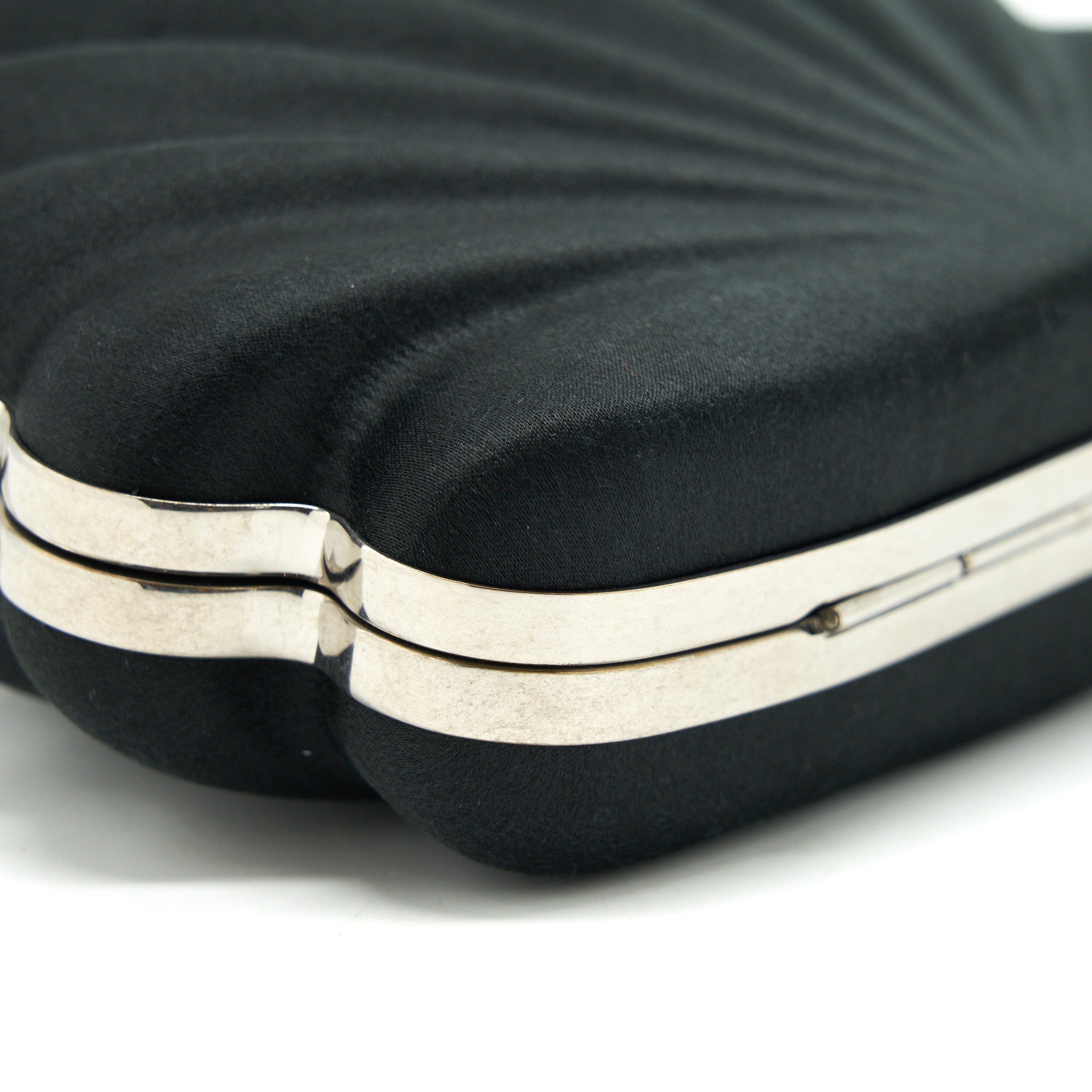 balenciaga-beds-shell-clutch-black