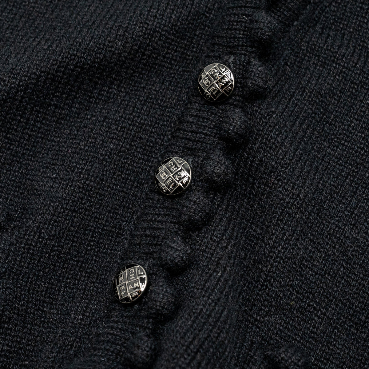 chanel-size-36-cashmere-pullover-black