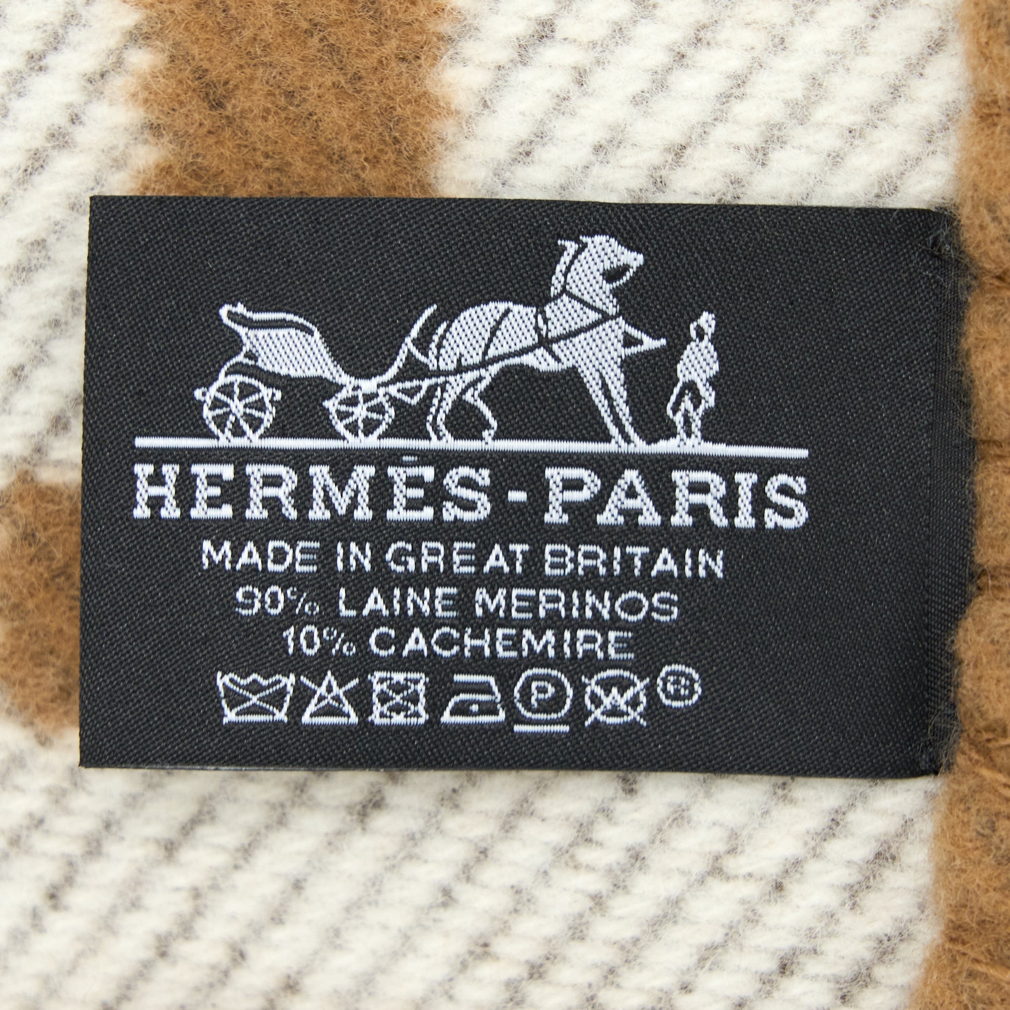 hermes-avalon-throw-blanket-ecru-camel-1