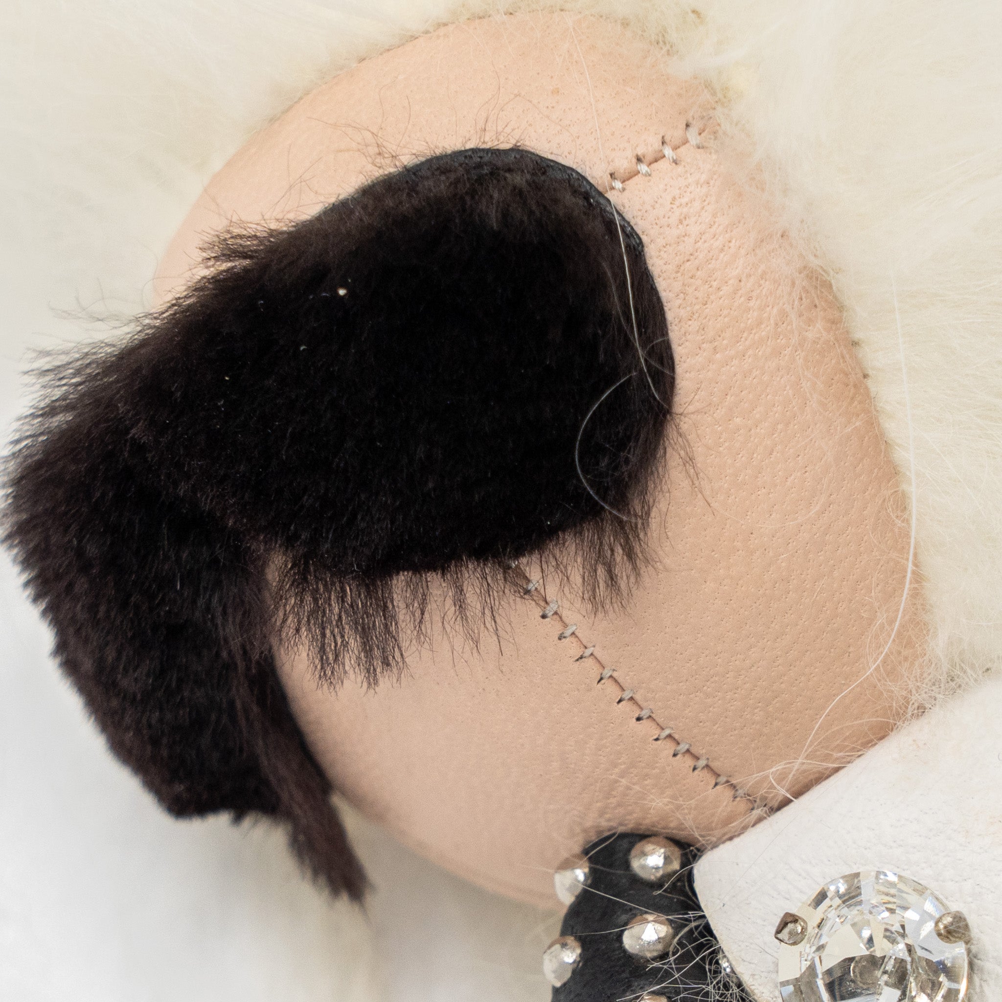 fendi-karl-lagerfeld-keyring-charm-black-and-white-fur-shw