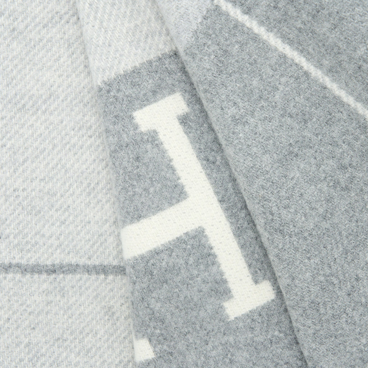 hermes-avalon-throw-blanket-ecru-gris-clair-2