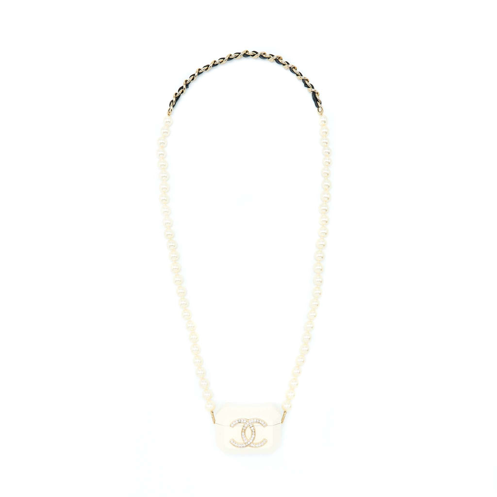 chanel-airpods-case-with-pearl-chain-white-lghw
