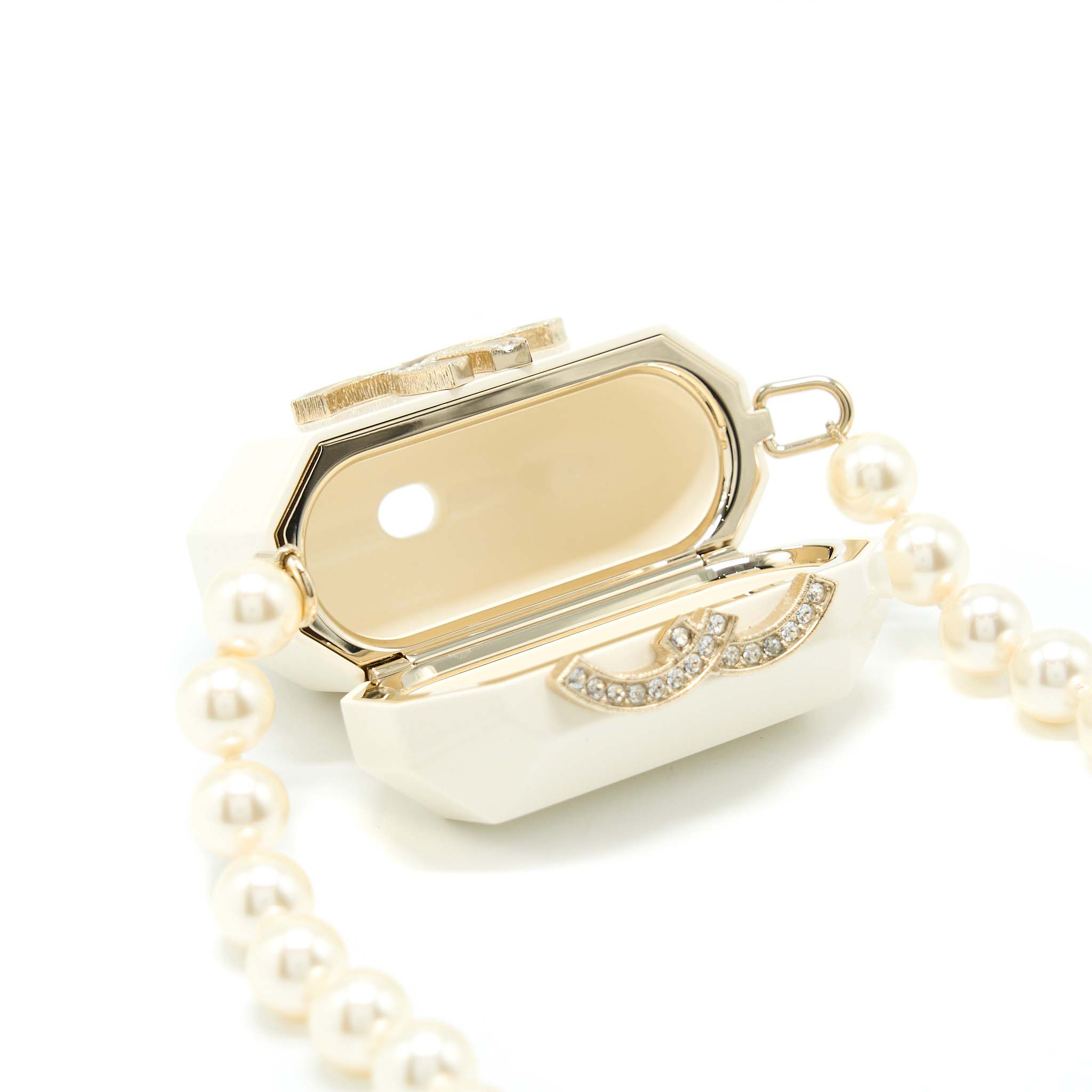 chanel-airpods-case-with-pearl-chain-white-lghw
