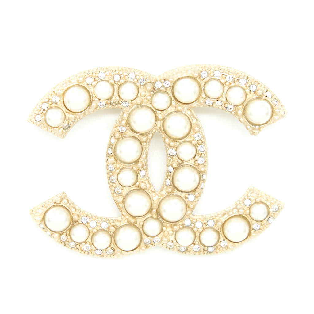 chanel-21p-glass-pearls-crystal-brooch