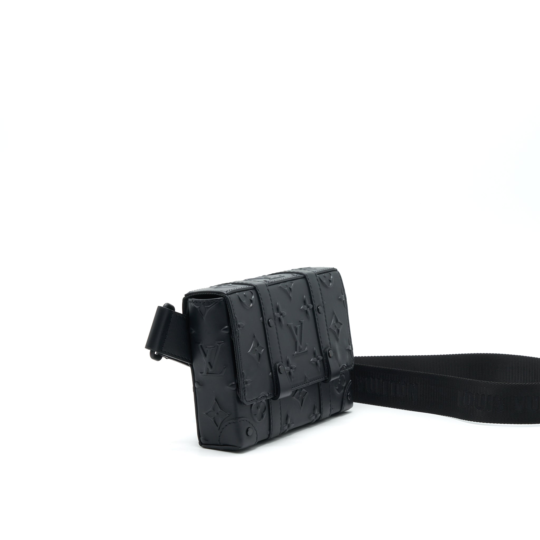 louis-vuitton-trunk-slingbag-black