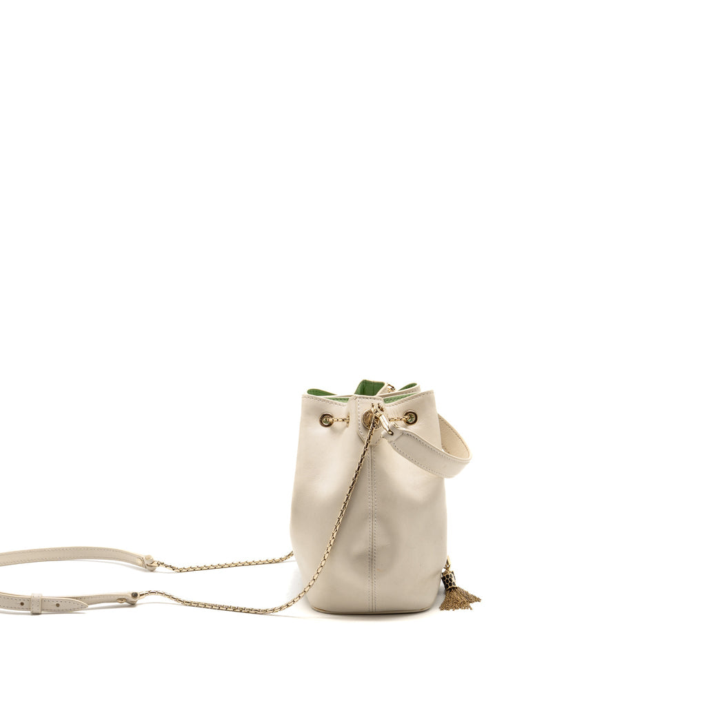 bvlgari-serpenti-forever-bucket-bag-calfskin-white-green-lghw