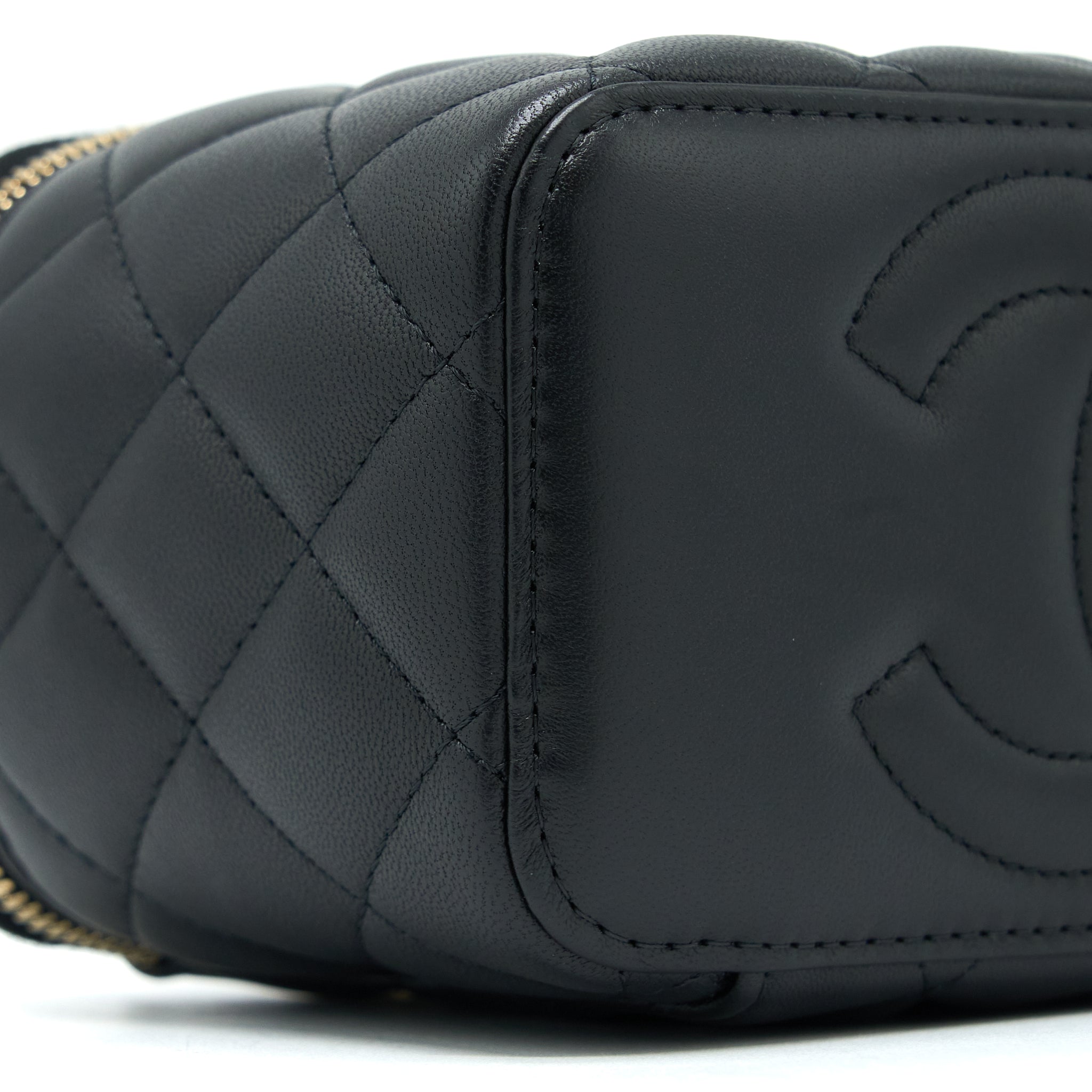 chanel-23c-pearl-crush-long-vanity-lambskin-black-lghw-microchip-1
