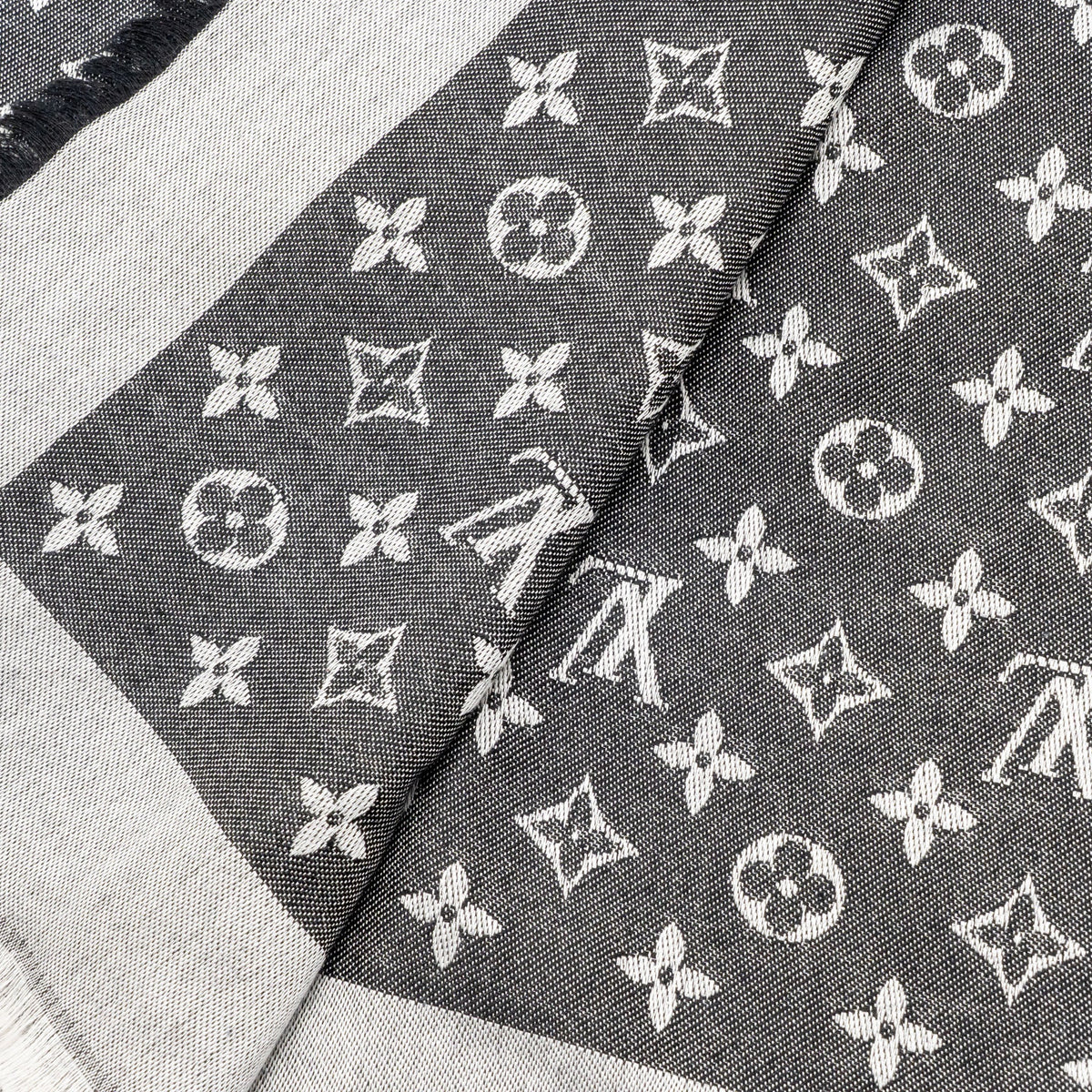 louis-vuitton-monogram-shine-shawl-silk-wool-black-silver