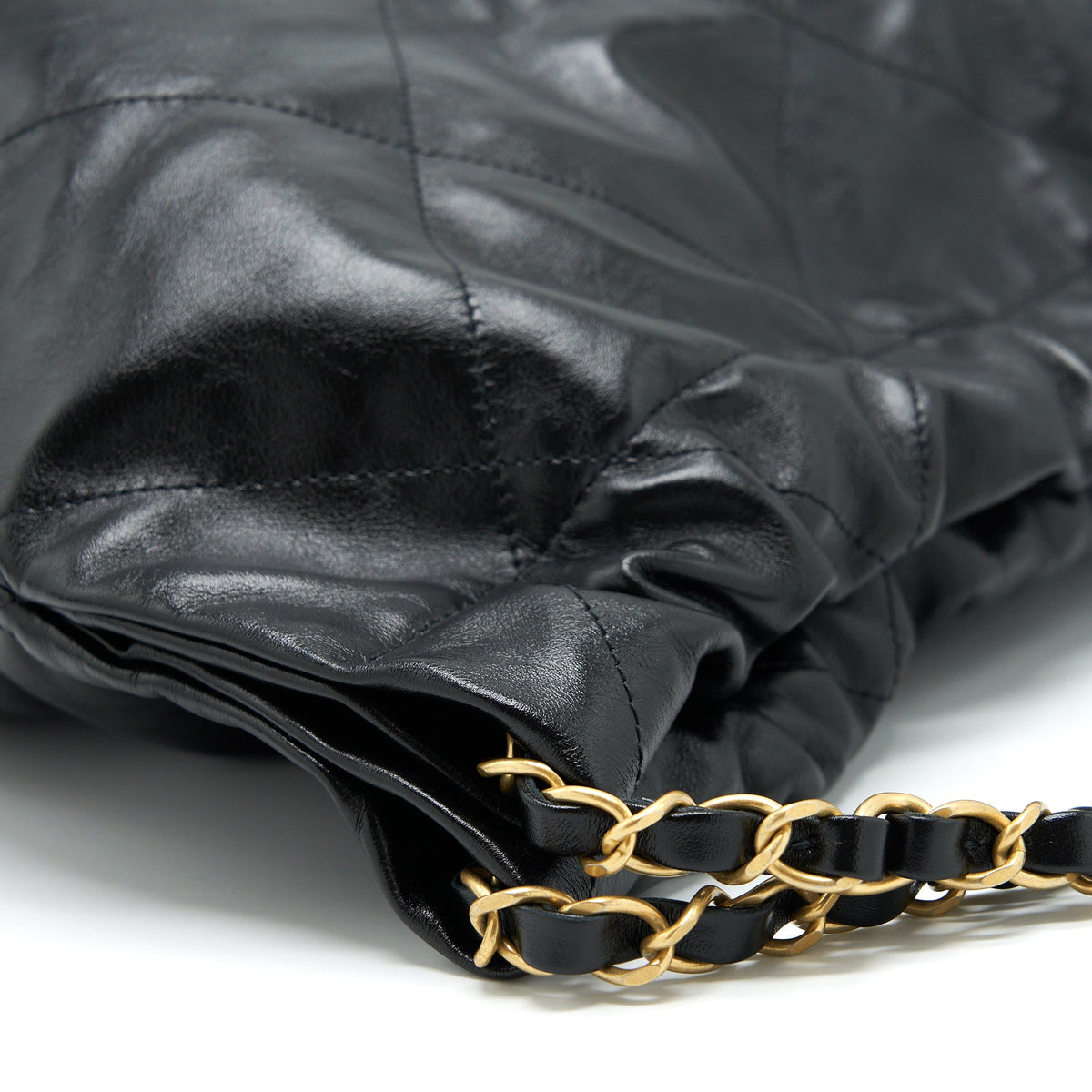 chanel-22-bag-shiny-calfskin-black-ghw